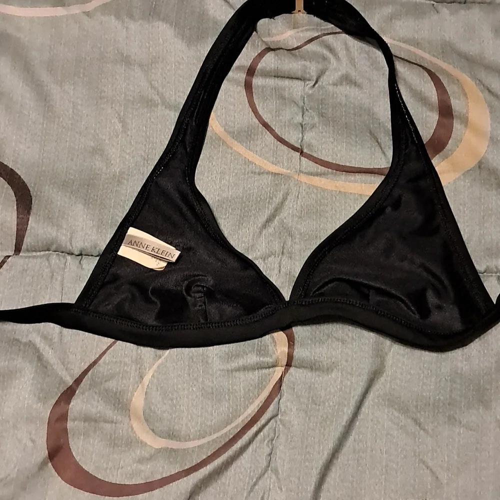 Bikini - Picture 2 of 4